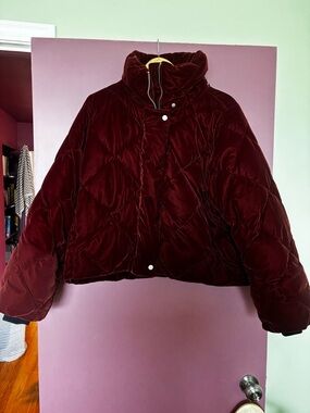 Banana Republic • Velvet Quilted Snowdon Puffer in RED • Size S